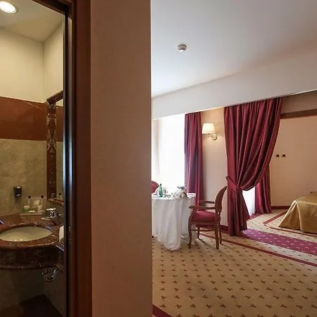 فندق Grand La Chiusa Di Chietri 4*