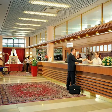 فندق Grand La Chiusa Di Chietri 4*