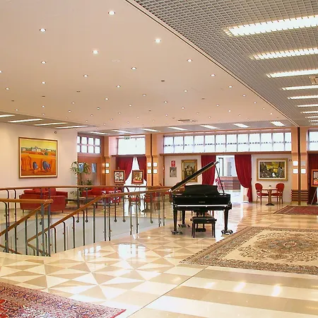Grand La Chiusa Di Chietri فندق