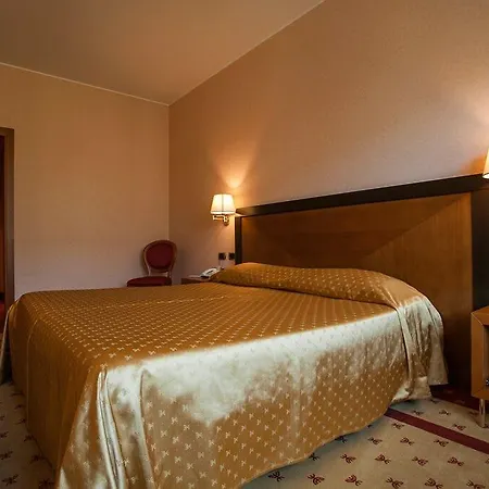 Grand La Chiusa Di Chietri 4*