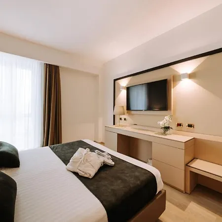 Hotel Grand La Chiusa Di Chietri 4*