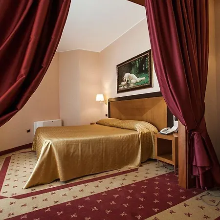 Grand La Chiusa Di Chietri 4*