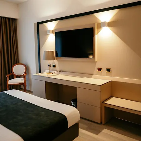 Grand La Chiusa Di Chietri Hotel 4*