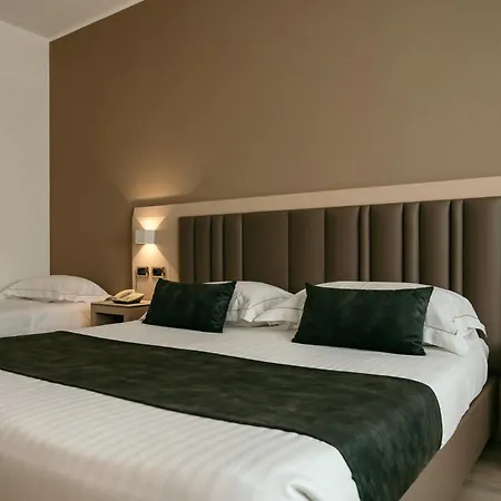 Hotel Grand La Chiusa Di Chietri 4*