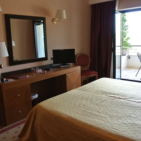 Grand La Chiusa Di Chietri 4*