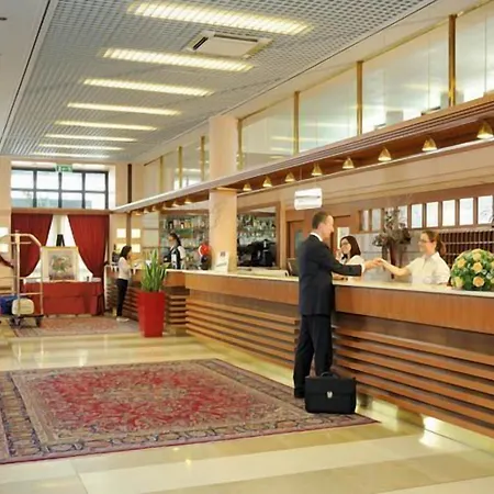 Hotel Grand La Chiusa Di Chietri 4*