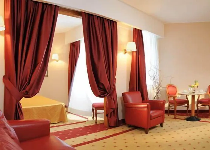 拉秋莎切蒂大酒店 4*