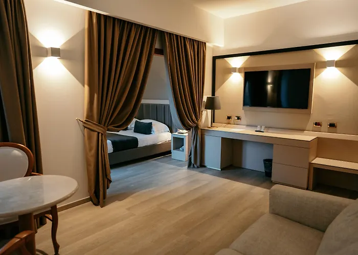 拉秋莎切蒂大酒店 4*